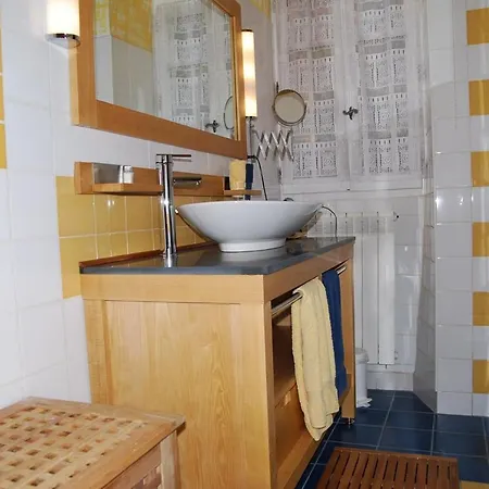 Domaine De Chanteperdrix Guest house *