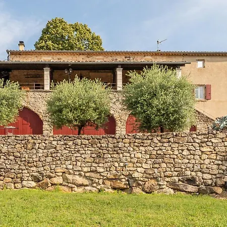 Domaine De Chanteperdrix Guest house